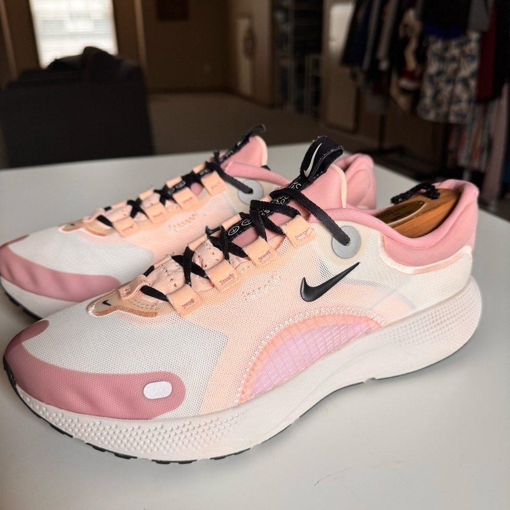 NIKE RUNNING SHOE REACT ESCAPE RUN - SAIL/DARK SMOKE GREY/PINK WOMEN - Picture 3 of 13